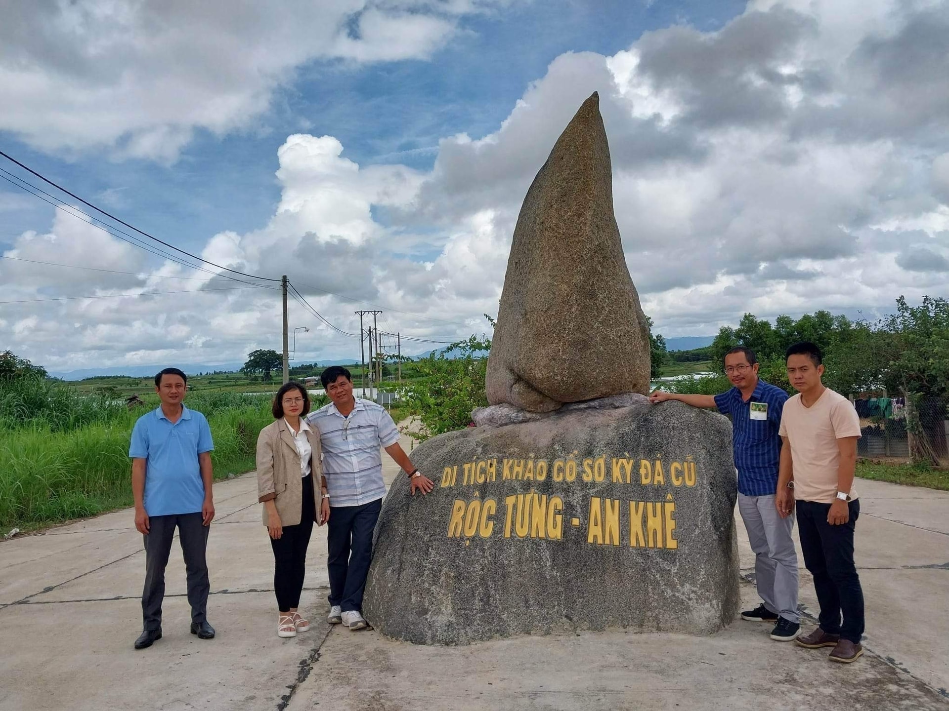 Di tích Rộc Tưng - Gò Đá